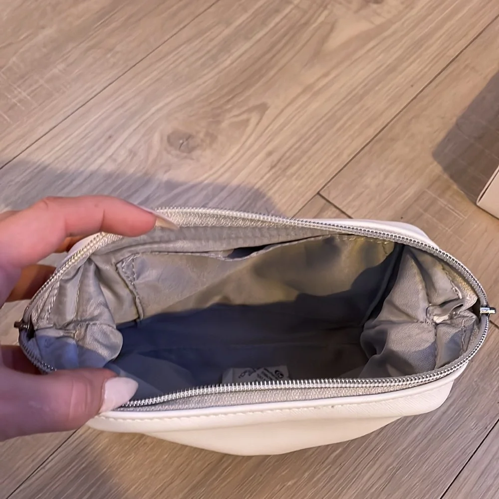 Swarovski white make up bag -LAST ONE - Picture 5 of 5